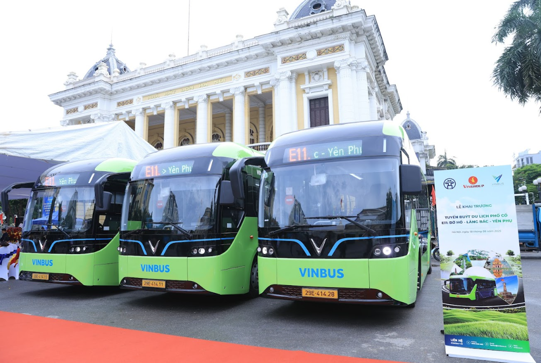 [TCBC] VINBUS KHAI TRƯƠNG TUYẾN BUÝT ĐIỆN MIỄN PHÍ E11 - PHỤC VỤ NGƯỜI DÂN THAM QUAN CÁC ĐIỂM DU LỊCH NỔI TIẾNG CỦA THỦ ĐÔ